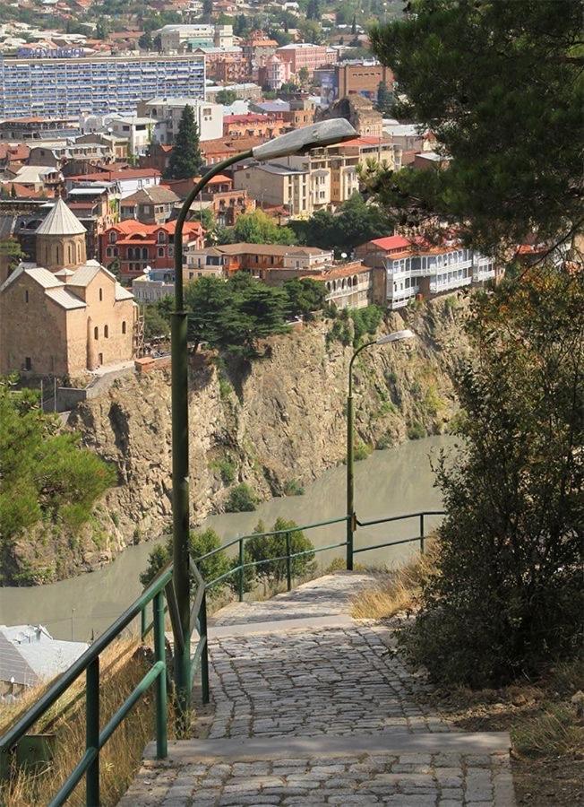 Big Three Apartments In Avlabari, Old Tbilisi Eksteriør bilde